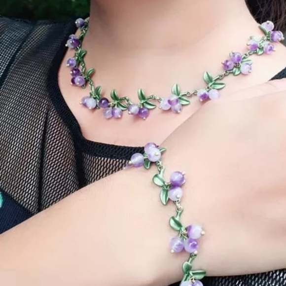 🏆HP🏆 Amethyst Berry Neecklace - Picture 2 of 4
